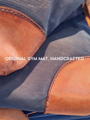 Upcycling Rolltop Rucksack aus gebrauchten Turnmatten, Turnbock Leder und Autogurten, innen aus  LKW-Plane in 3 Größen